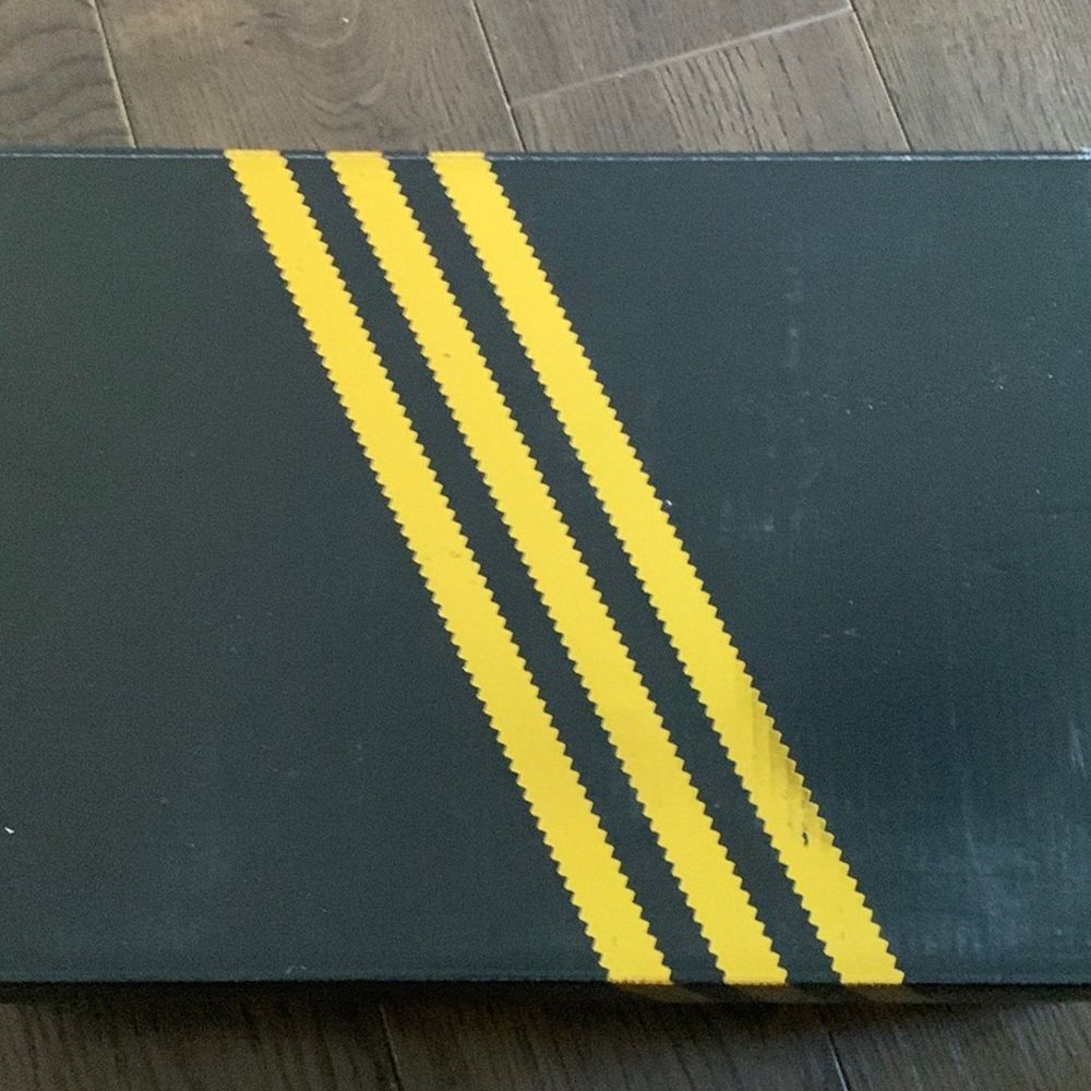 Adidas‎ empty shoe box